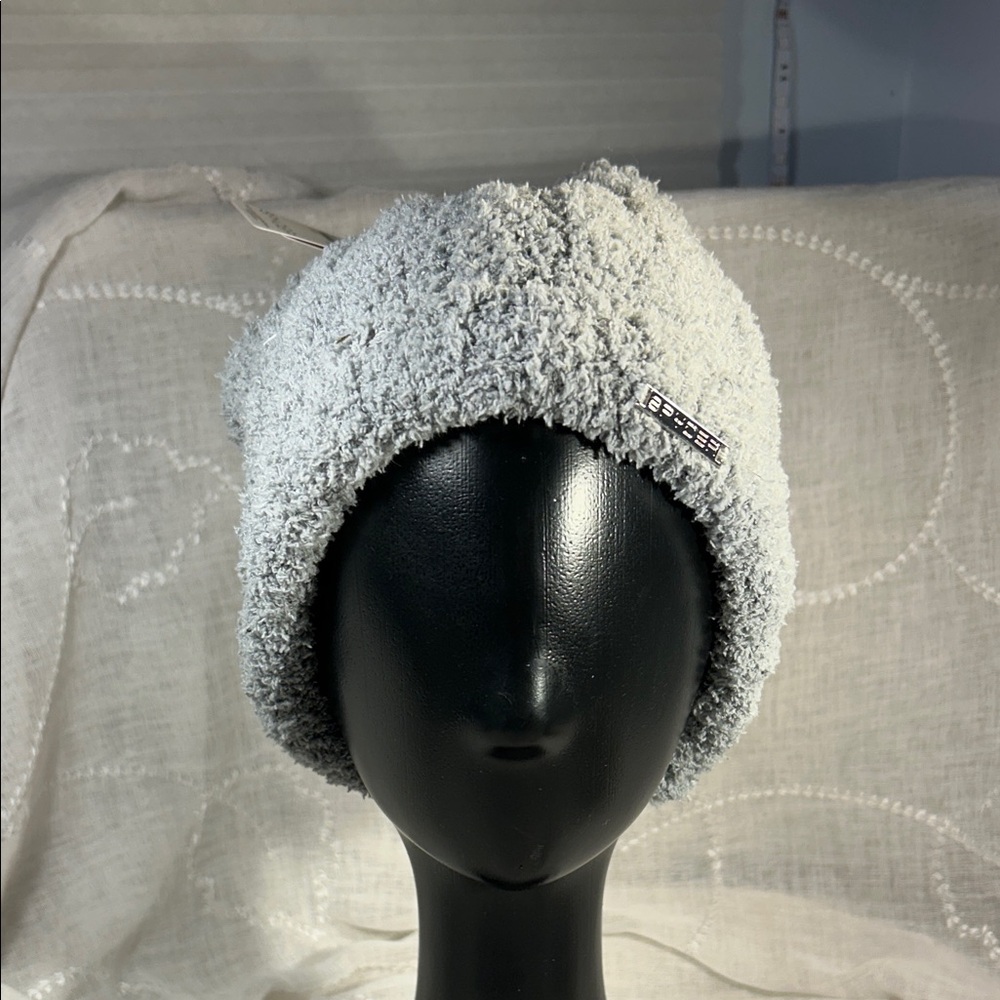 NWT Spyder super soft stretchy beanie OLSP984W